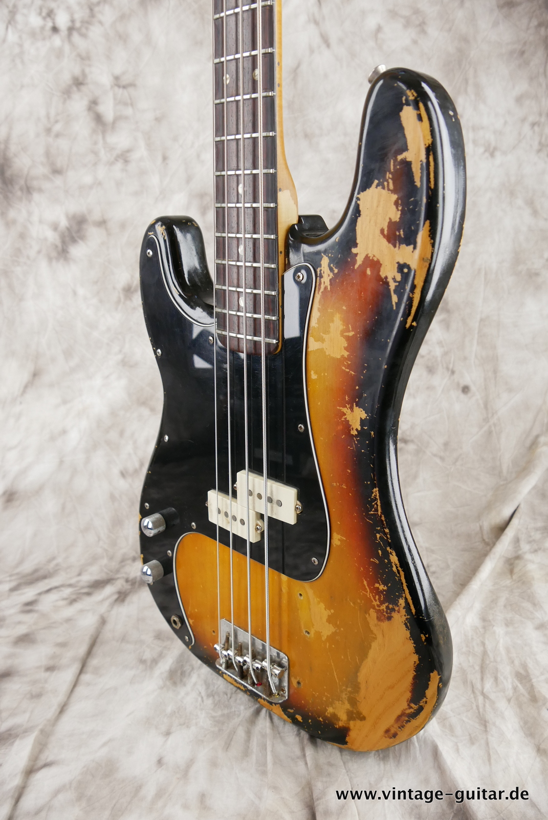 Fender-Precision-Lefthand-1977-sunburst-010.JPG