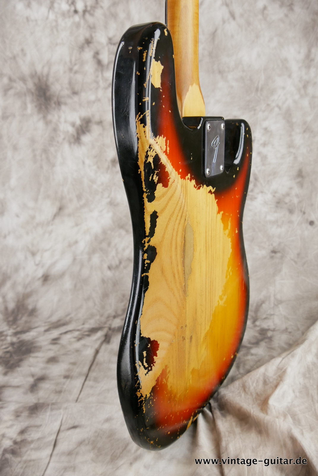 Fender-Precision-Lefthand-1977-sunburst-011.JPG