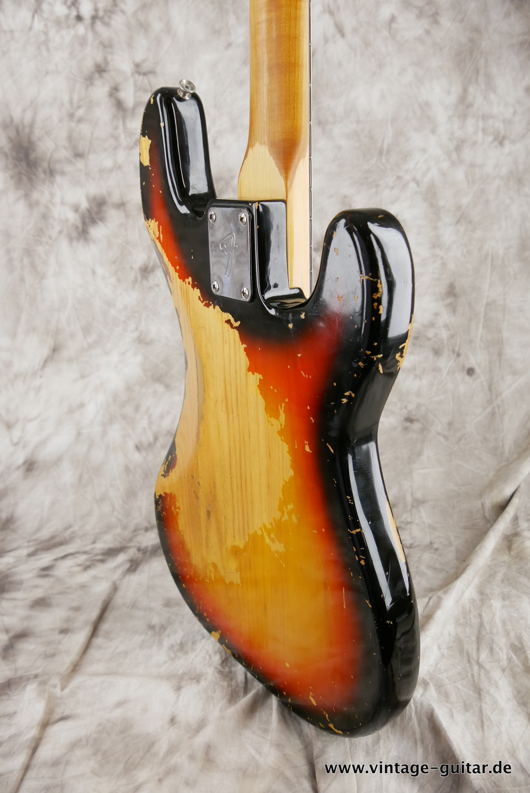 Fender-Precision-Lefthand-1977-sunburst-012.JPG