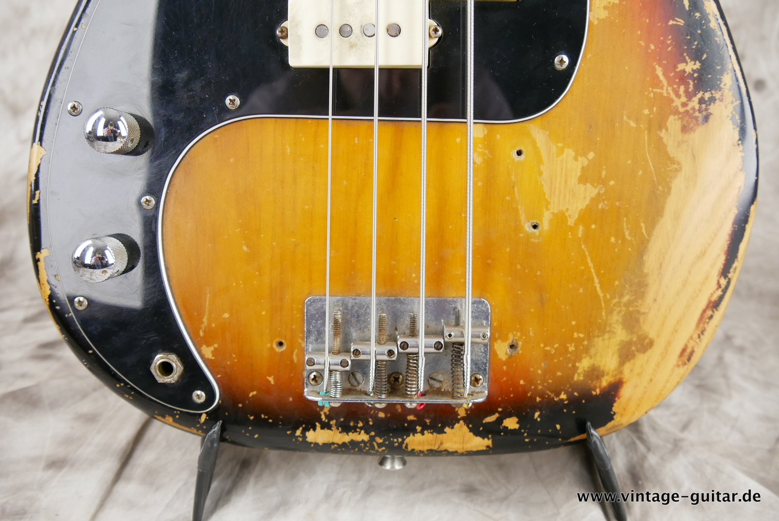 Fender-Precision-Lefthand-1977-sunburst-013.JPG