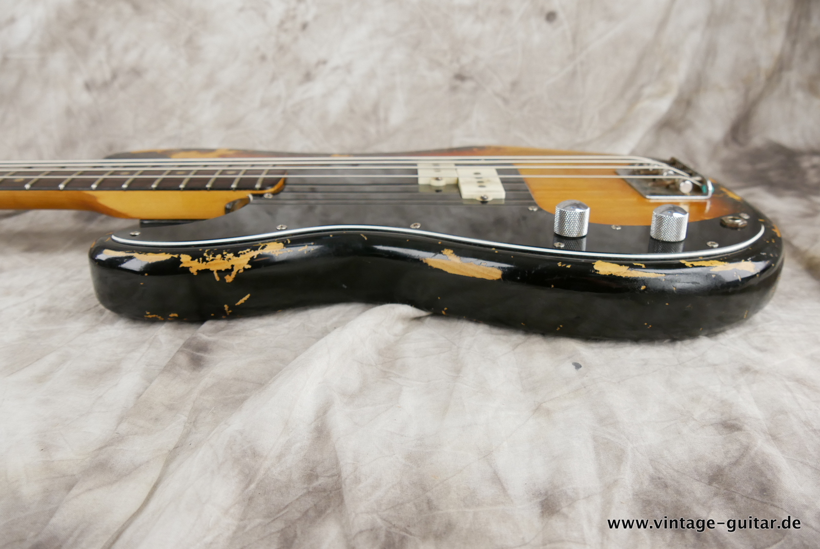 Fender-Precision-Lefthand-1977-sunburst-017.JPG