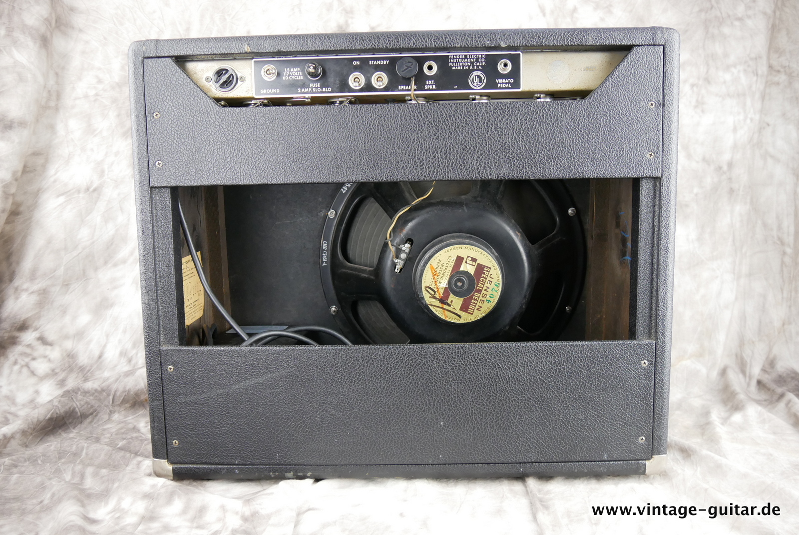 img/vintage/5444/Fender_Pro_Amp_blackface_black_1965-002.JPG