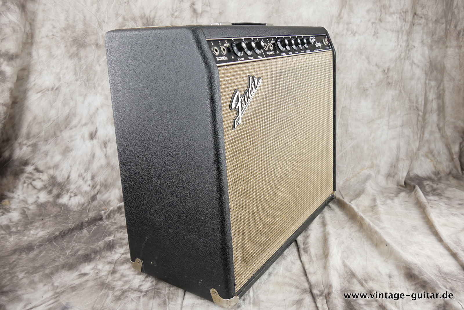 img/vintage/5444/Fender_Pro_Amp_blackface_black_1965-003.JPG