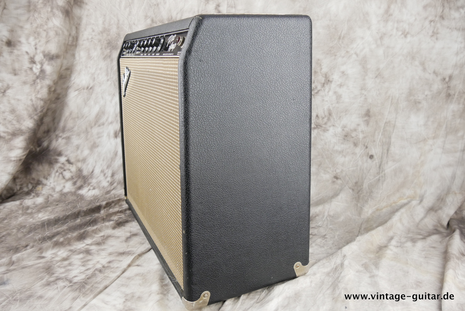 img/vintage/5444/Fender_Pro_Amp_blackface_black_1965-004.JPG