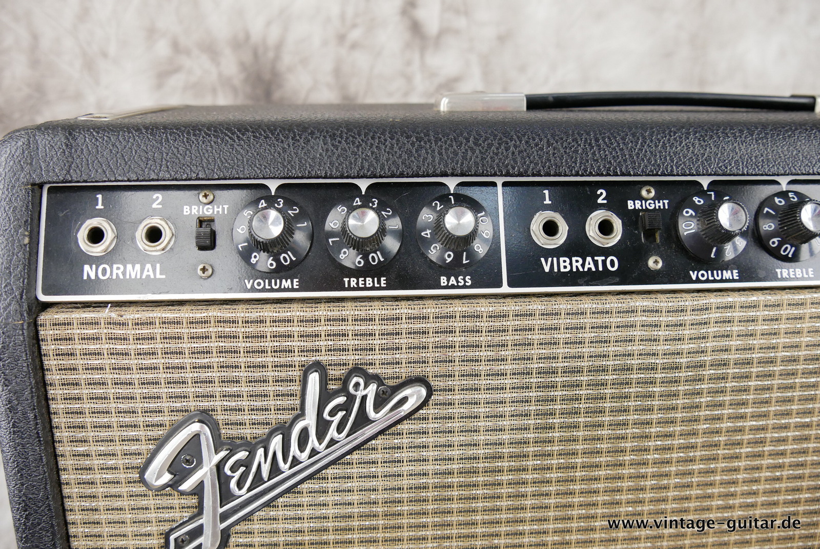 img/vintage/5444/Fender_Pro_Amp_blackface_black_1965-005.JPG