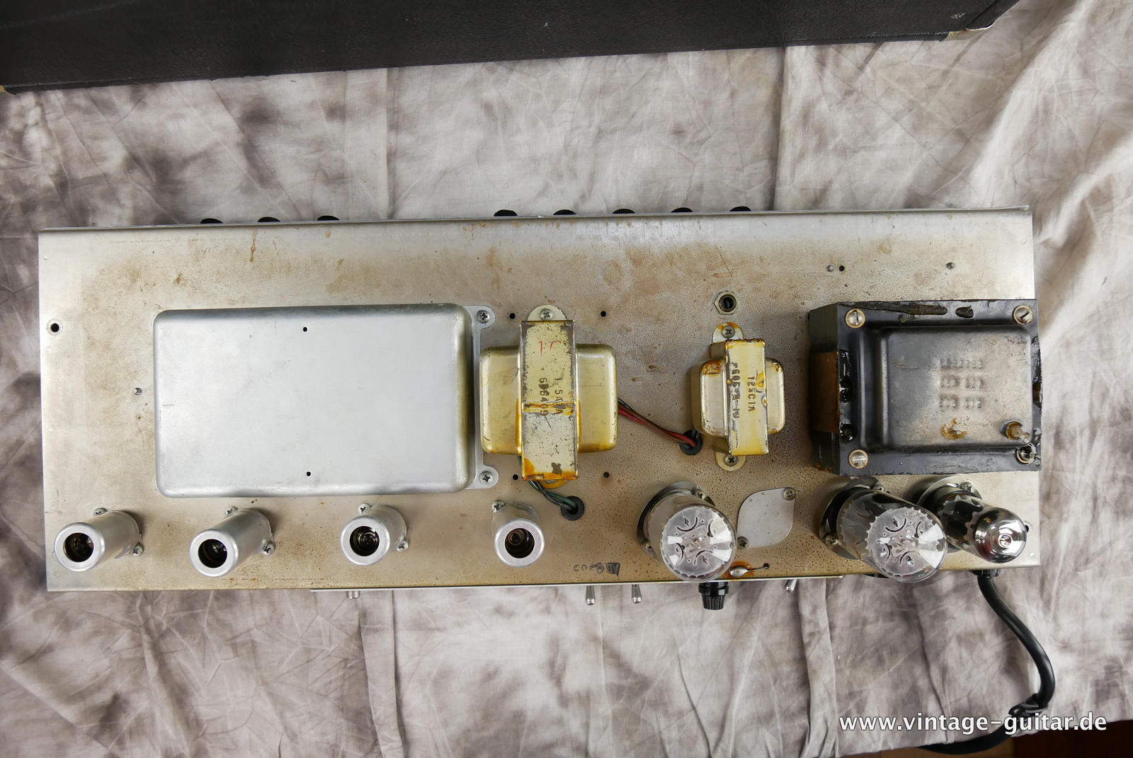 img/vintage/5444/Fender_Pro_Amp_blackface_black_1965-011.JPG