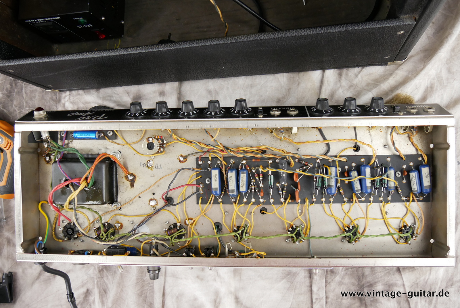 img/vintage/5444/Fender_Pro_Amp_blackface_black_1965-017.JPG