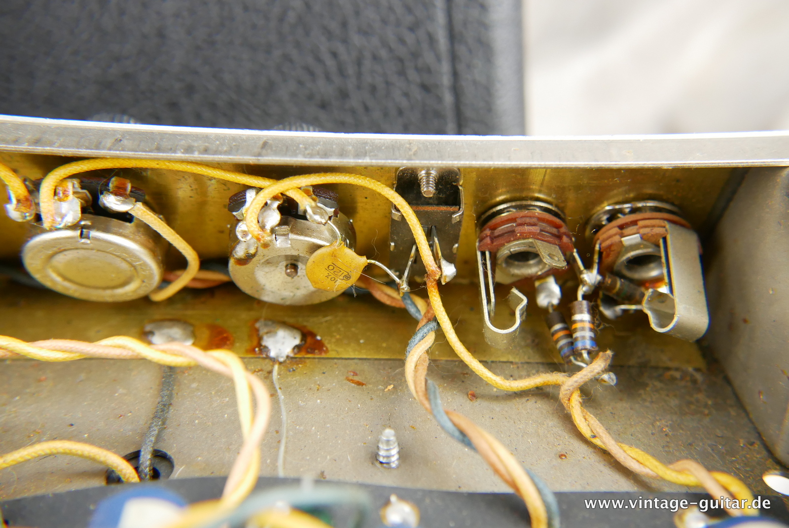 img/vintage/5444/Fender_Pro_Amp_blackface_black_1965-021.JPG