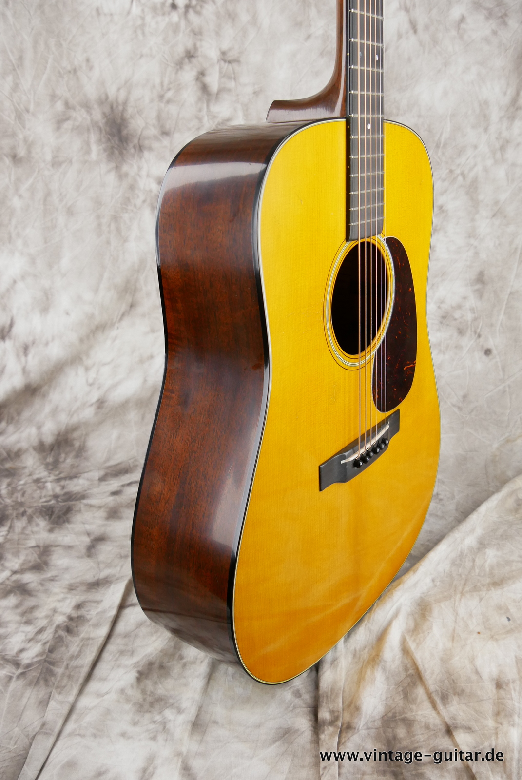 img/vintage/5447/Martin-D18-authentic-1939-aged-2019-natural-009.JPG