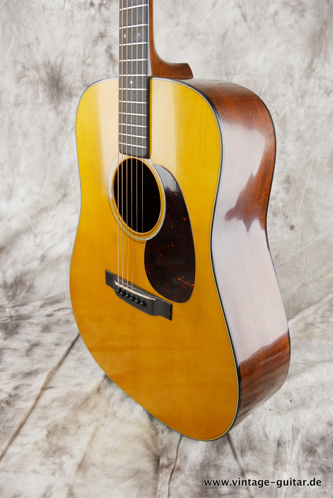 img/vintage/5447/Martin-D18-authentic-1939-aged-2019-natural-010.JPG