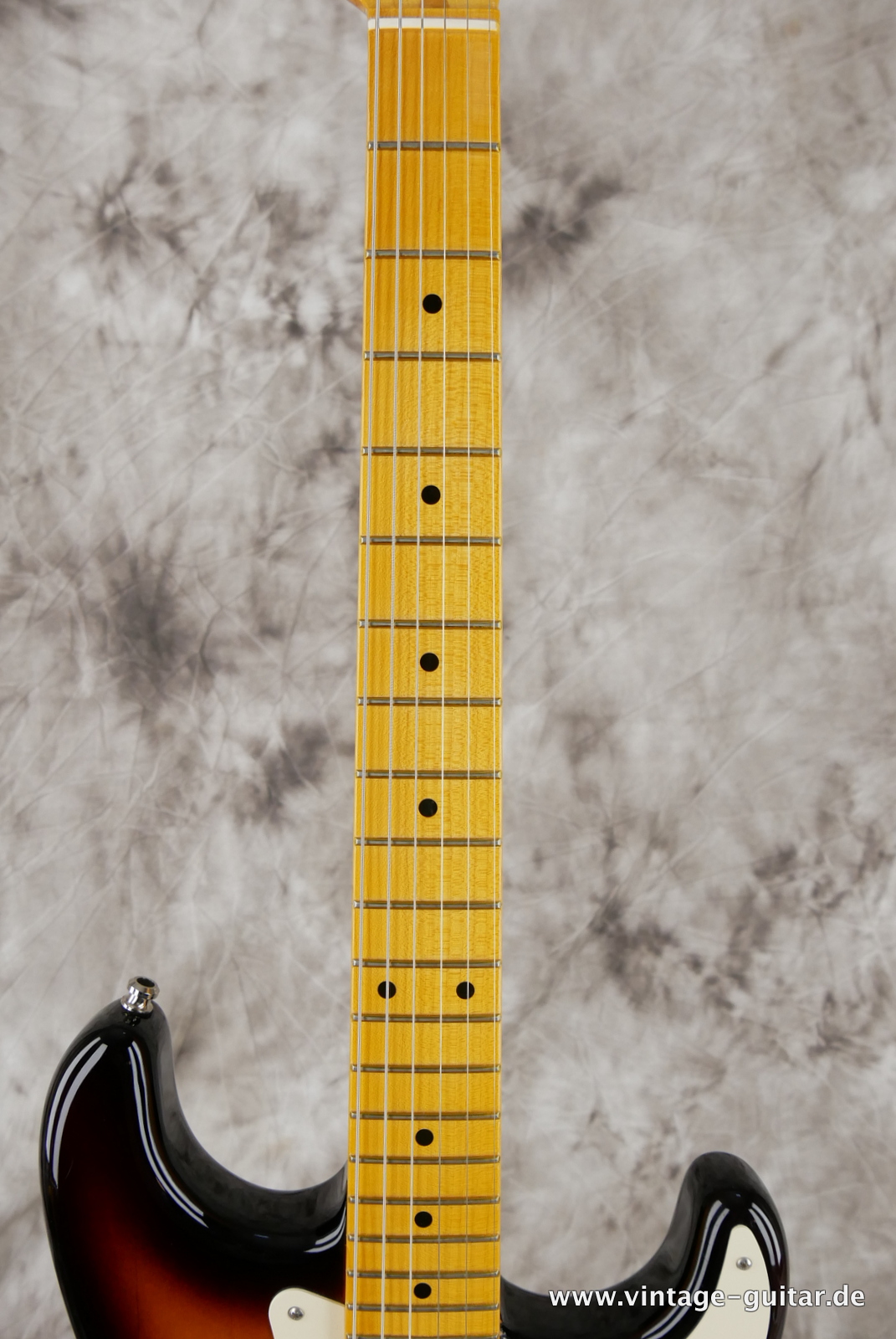 img/vintage/5453/Fender_stratocaster_Eric_Johnson_signature_2018_sunburst-005.JPG