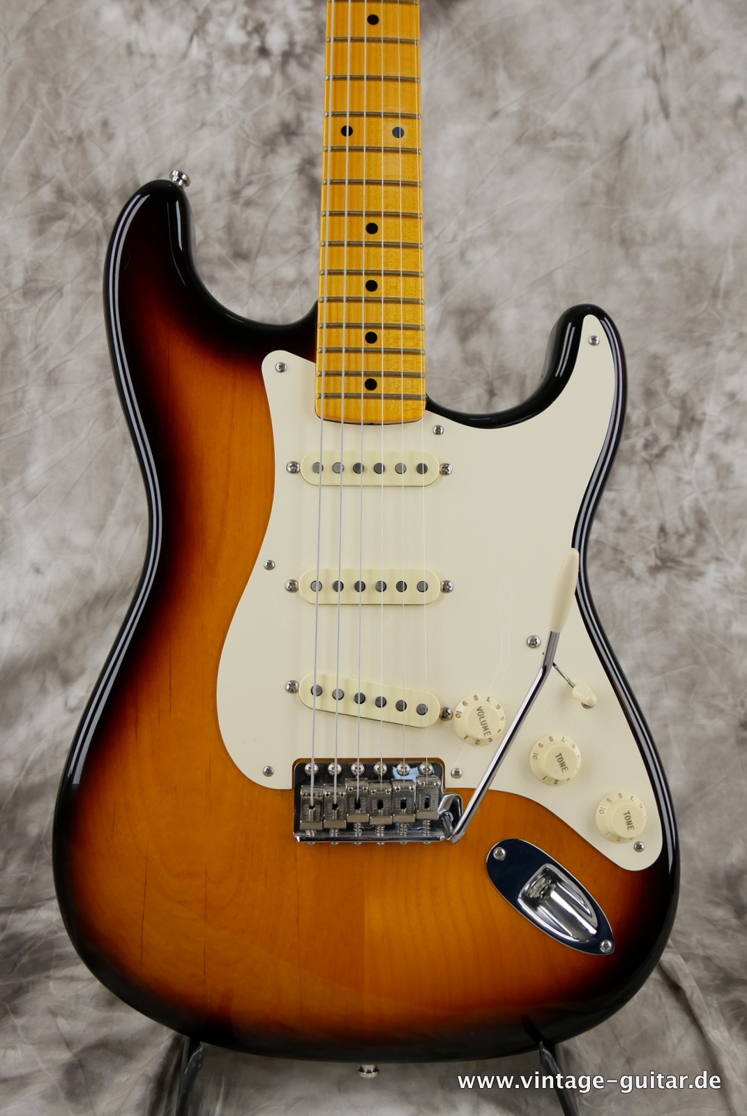 Fender_stratocaster_Eric_Johnson_signature_2018_sunburst-007.JPG