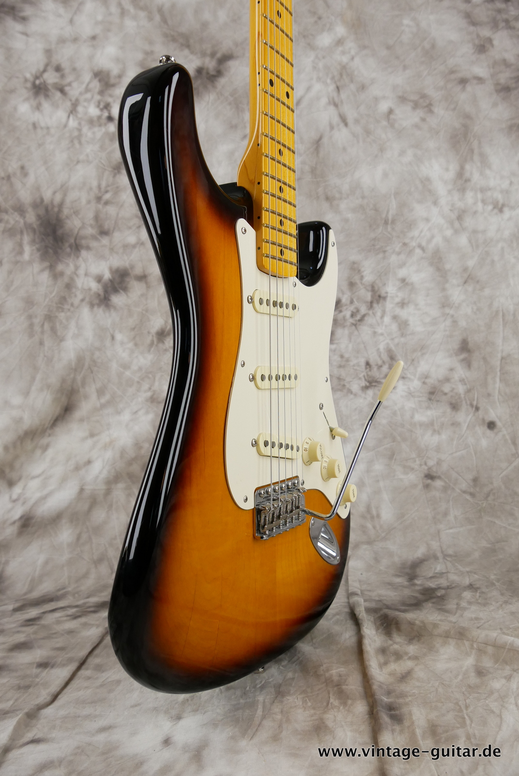 Fender_stratocaster_Eric_Johnson_signature_2018_sunburst-009.JPG