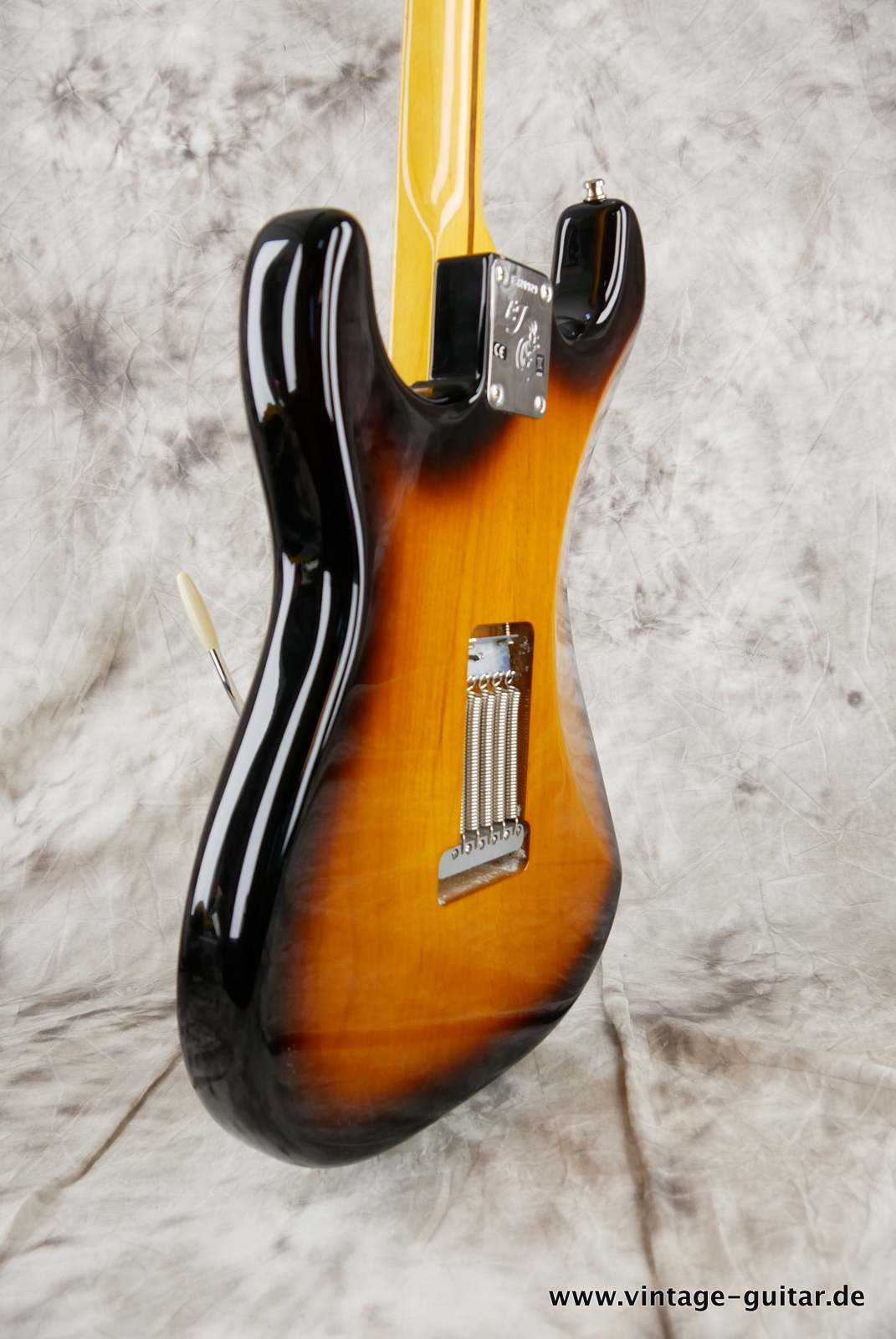 img/vintage/5453/Fender_stratocaster_Eric_Johnson_signature_2018_sunburst-011.JPG