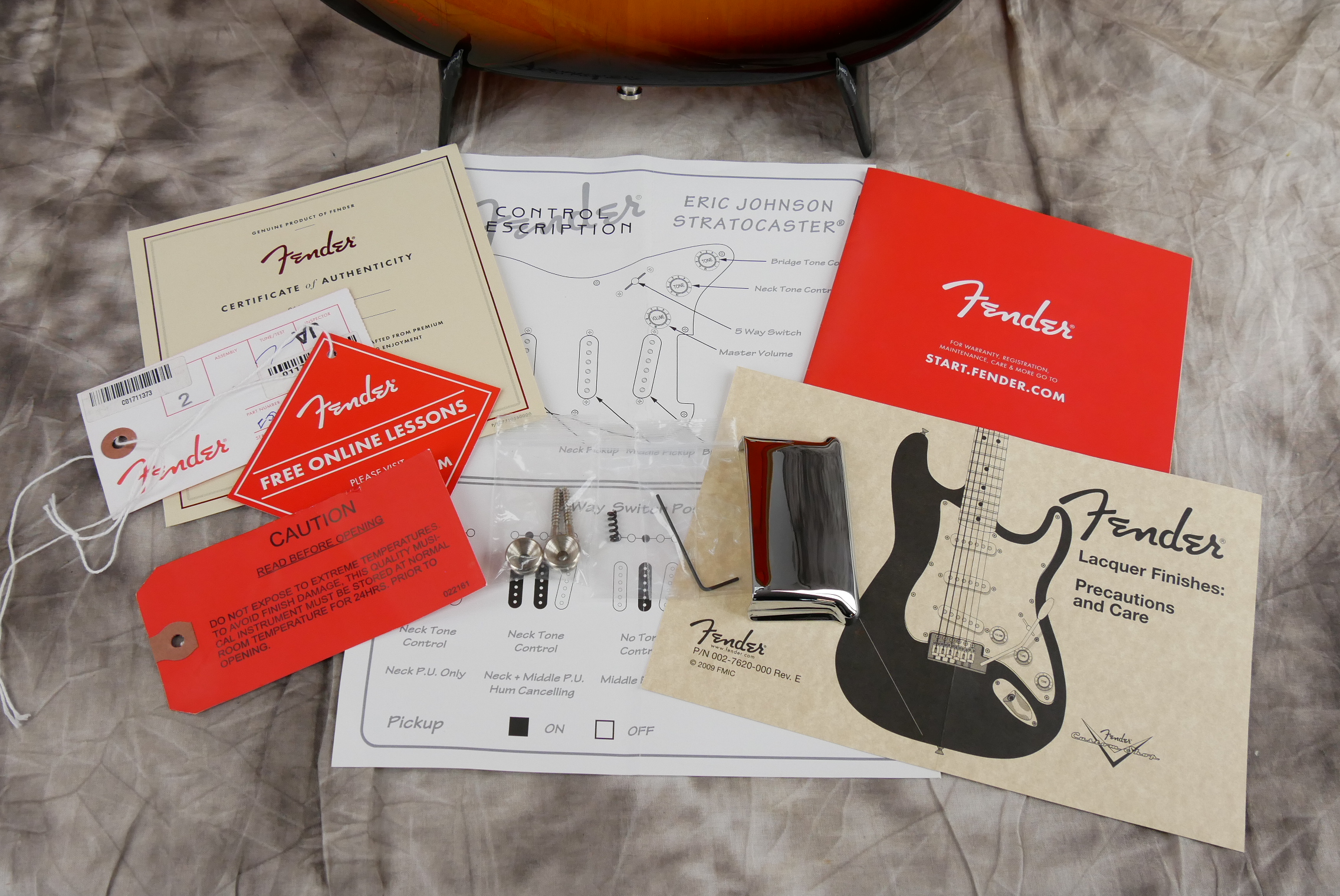img/vintage/5453/Fender_stratocaster_Eric_Johnson_signature_2018_sunburst-015.JPG