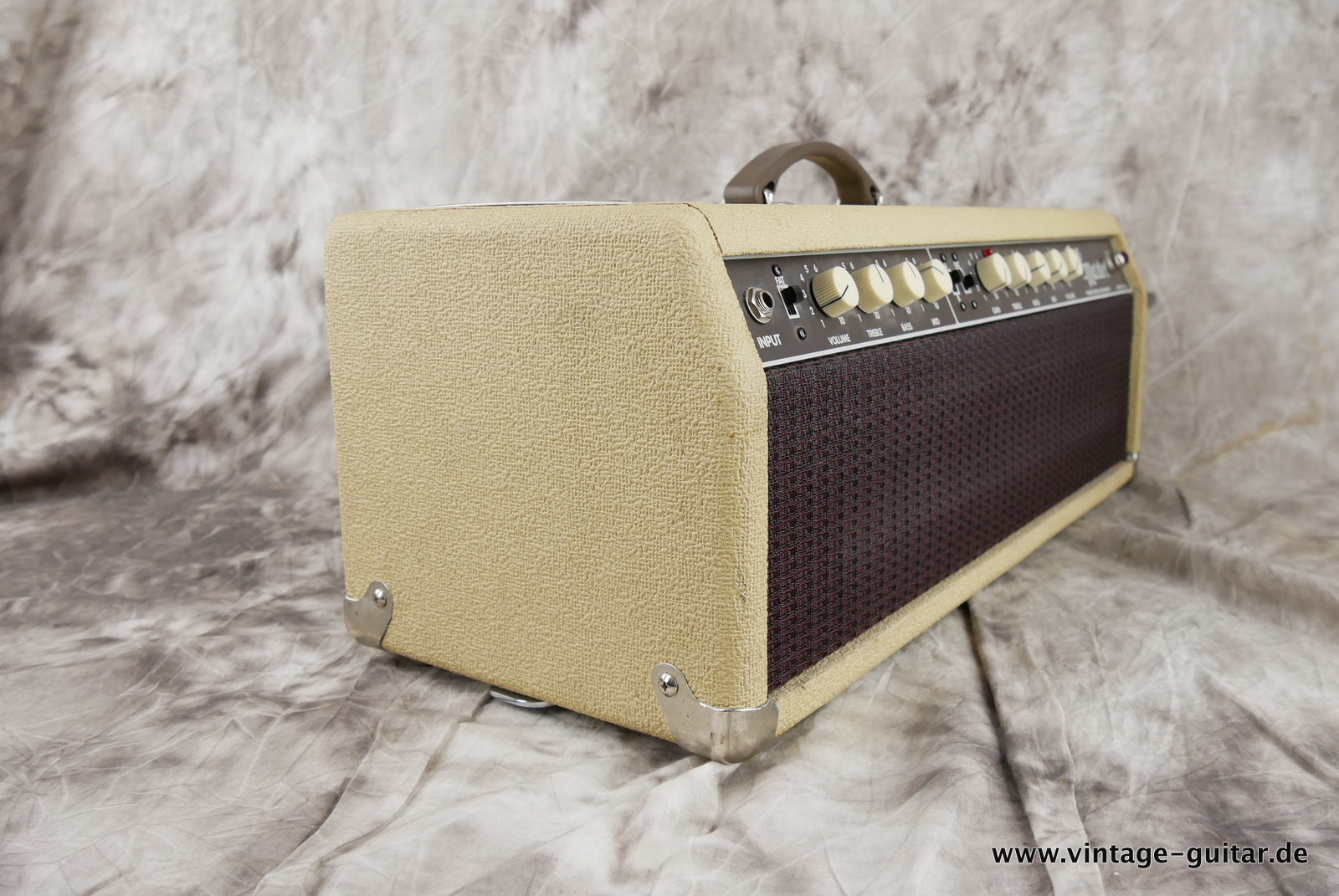 img/vintage/5457/Fender_Tone_Master_Head_cab_black_1997-003.JPG