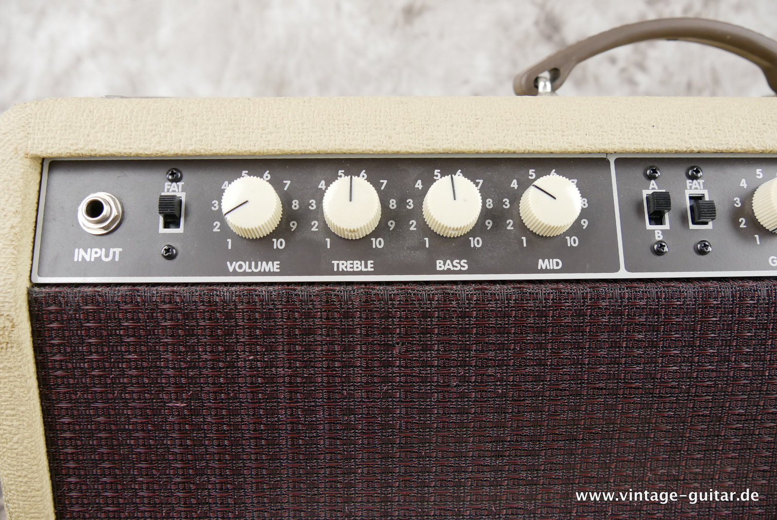 img/vintage/5457/Fender_Tone_Master_Head_cab_black_1997-005.JPG