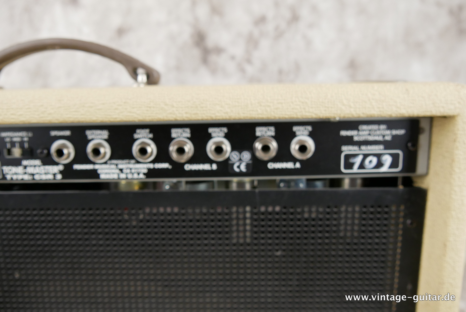 img/vintage/5457/Fender_Tone_Master_Head_cab_black_1997-009.JPG