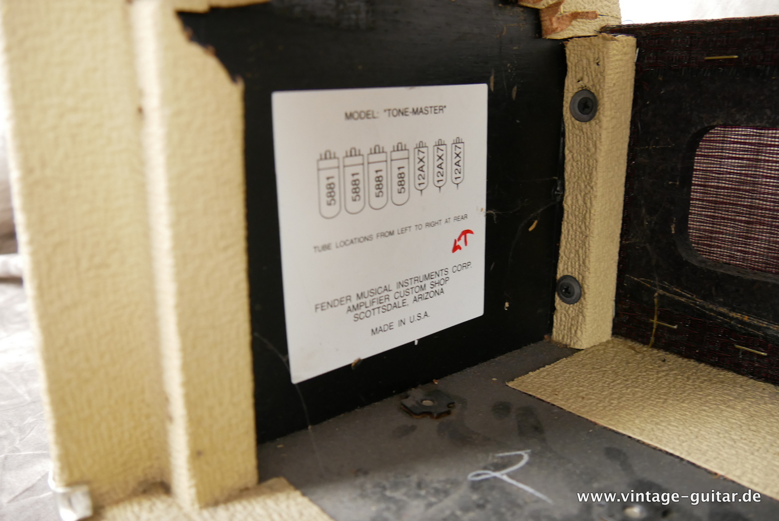 img/vintage/5457/Fender_Tone_Master_Head_cab_black_1997-010.JPG