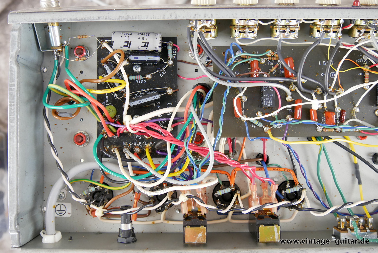 img/vintage/5457/Fender_Tone_Master_Head_cab_black_1997-012.JPG