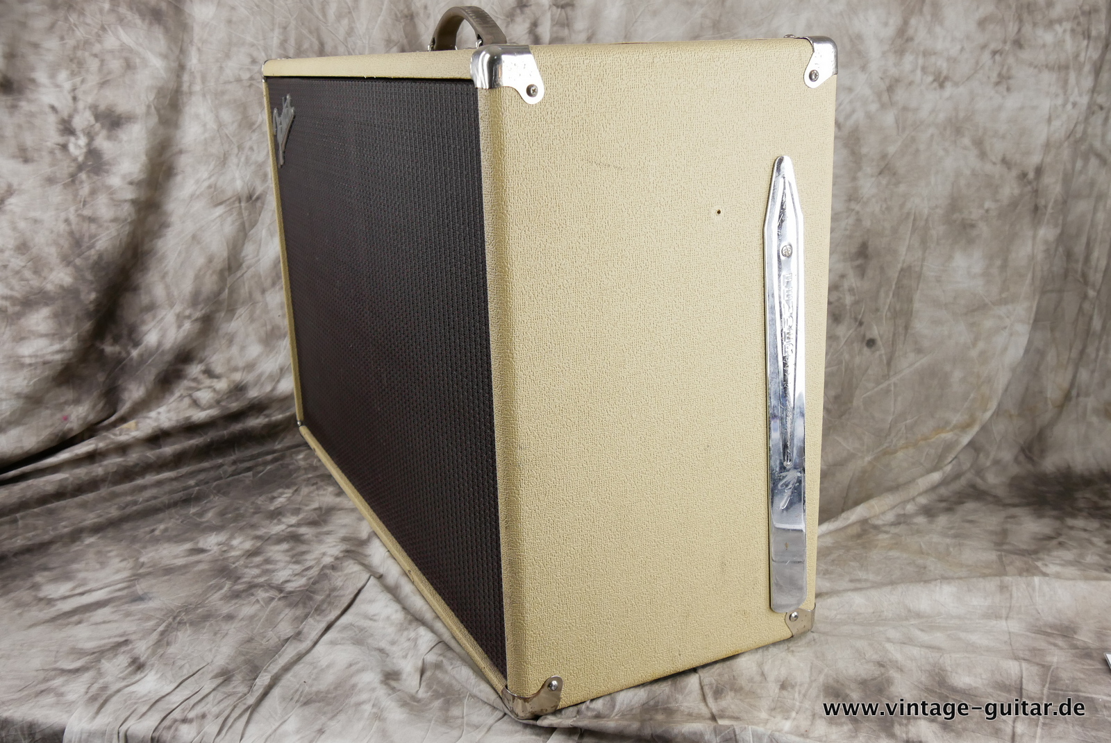 img/vintage/5457/Fender_Tone_Master_Head_cab_black_1997-027.JPG