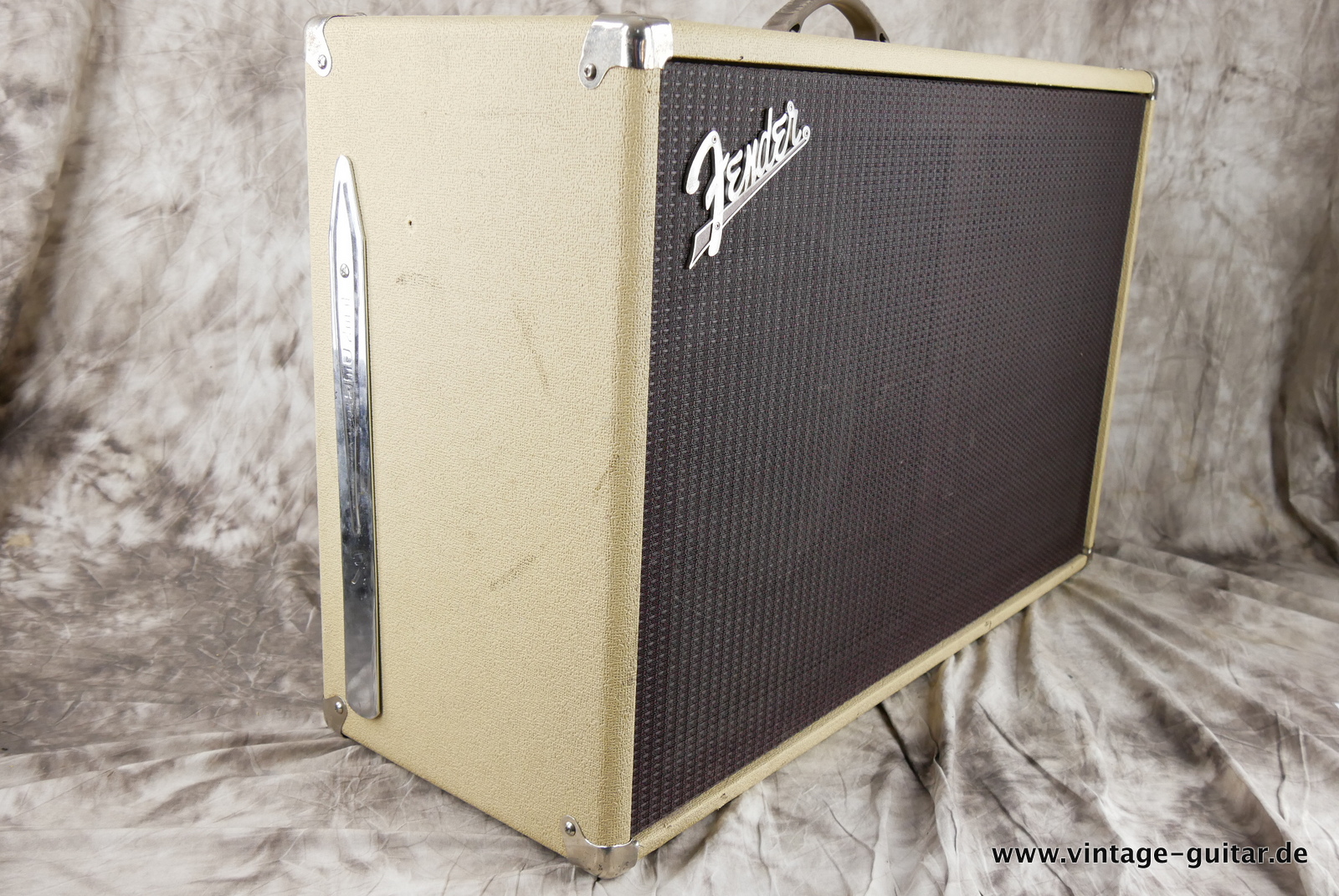 img/vintage/5457/Fender_Tone_Master_Head_cab_black_1997-028.JPG