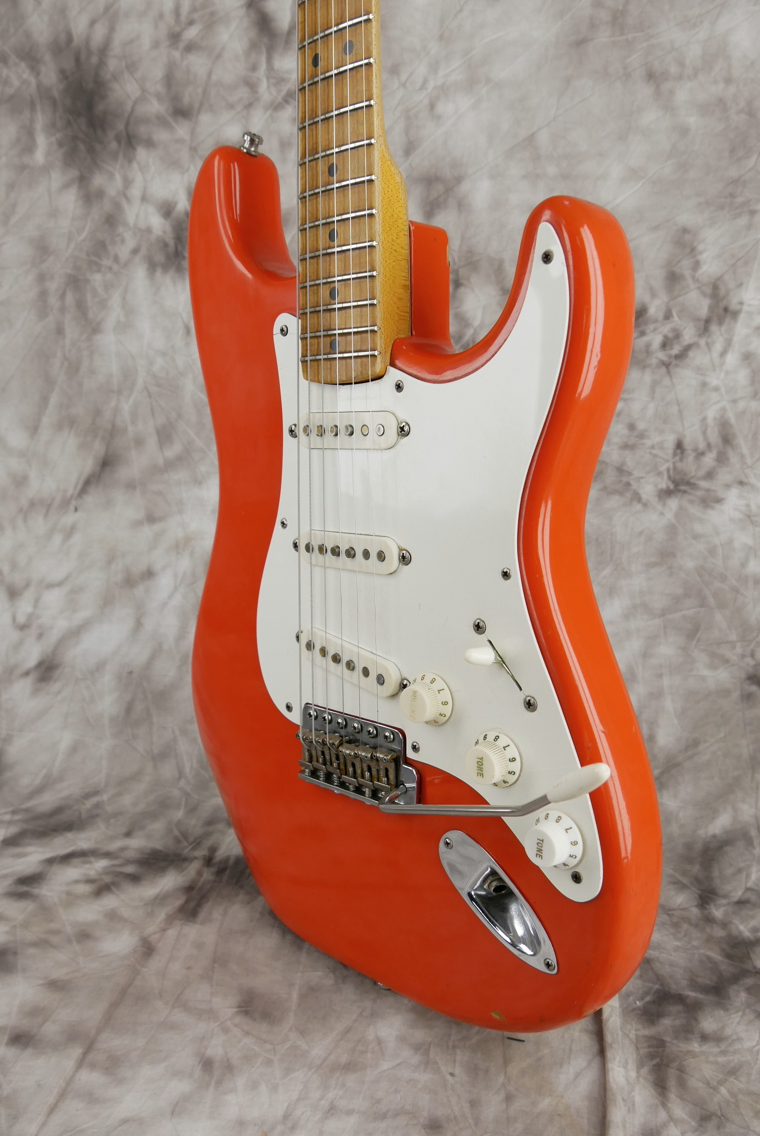Fender-Stratocaster-57-Vintage-Reissue-1982-fiesta-red-005.JPG