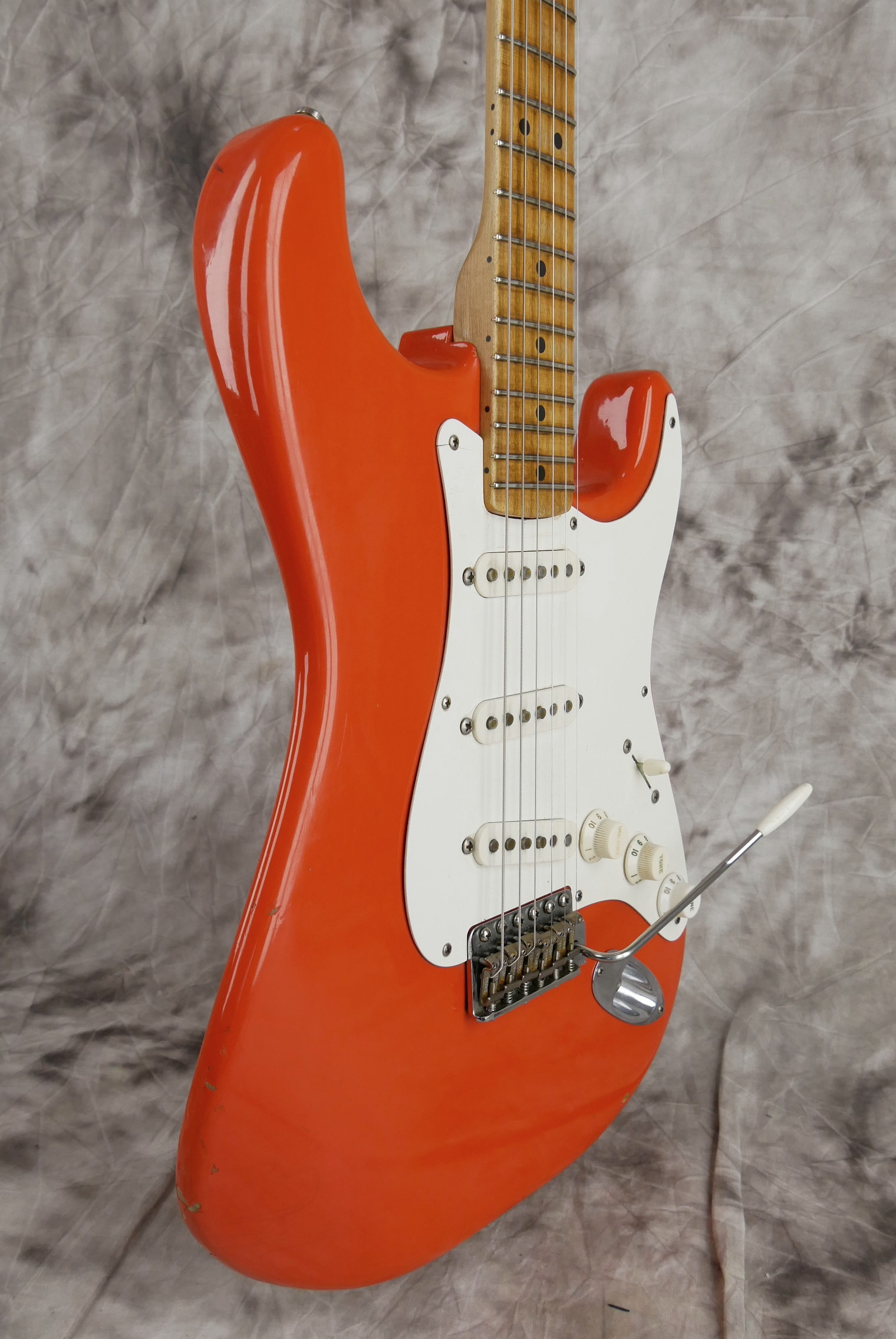 Fender-Stratocaster-57-Vintage-Reissue-1982-fiesta-red-006.JPG