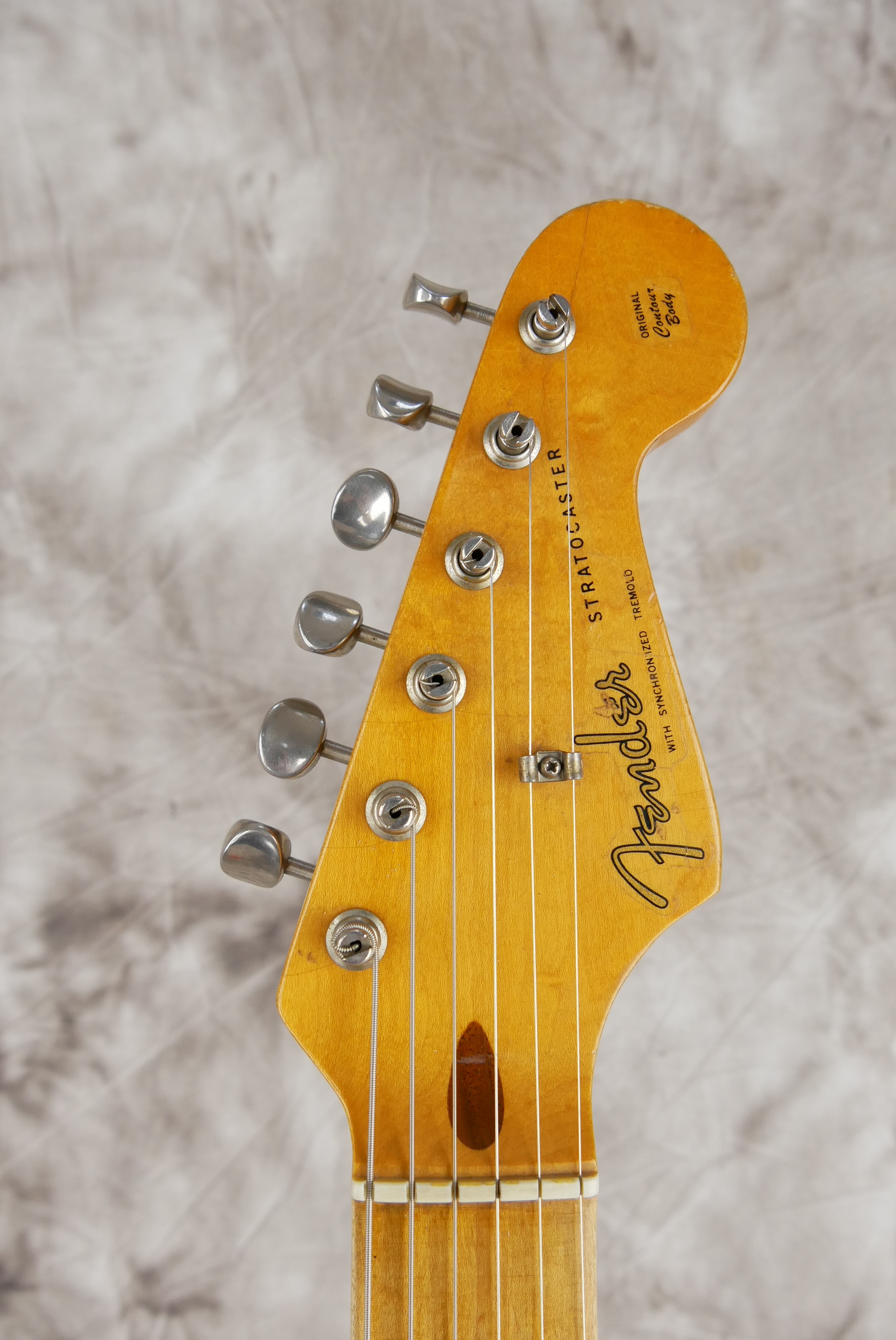 Fender-Stratocaster-57-Vintage-Reissue-1982-fiesta-red-009.JPG
