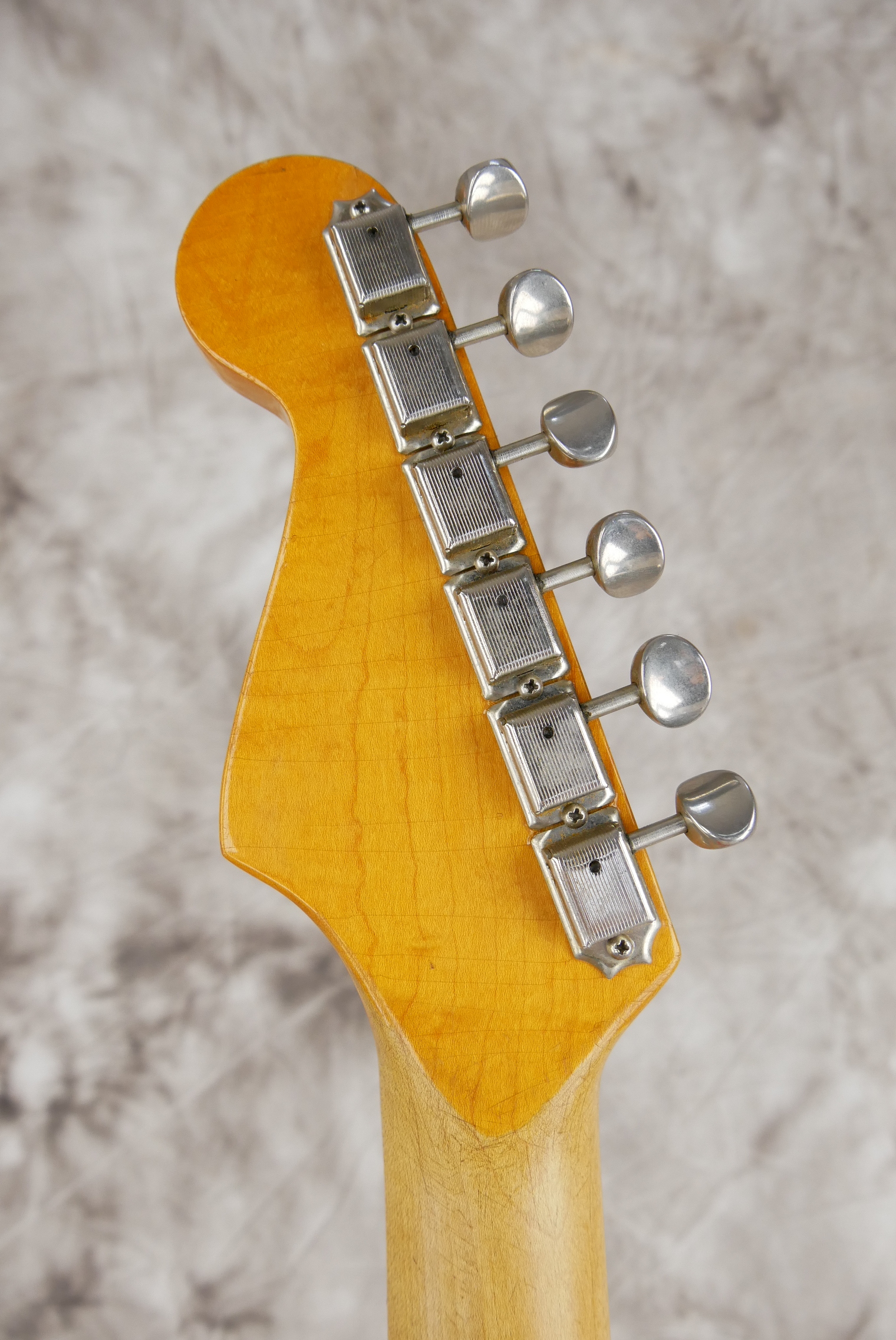 Fender-Stratocaster-57-Vintage-Reissue-1982-fiesta-red-010.JPG