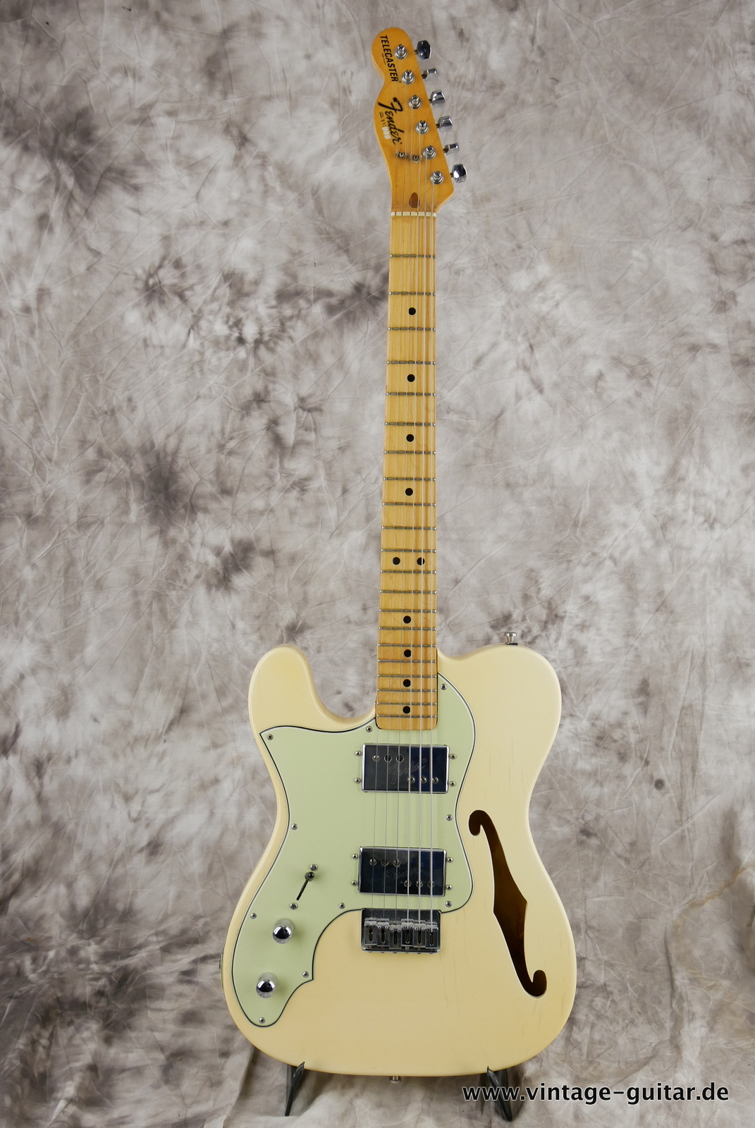 img/vintage/5462/Fender_Telecaster_Thinline_lefthand_olympic_white_USA_1978-001.JPG