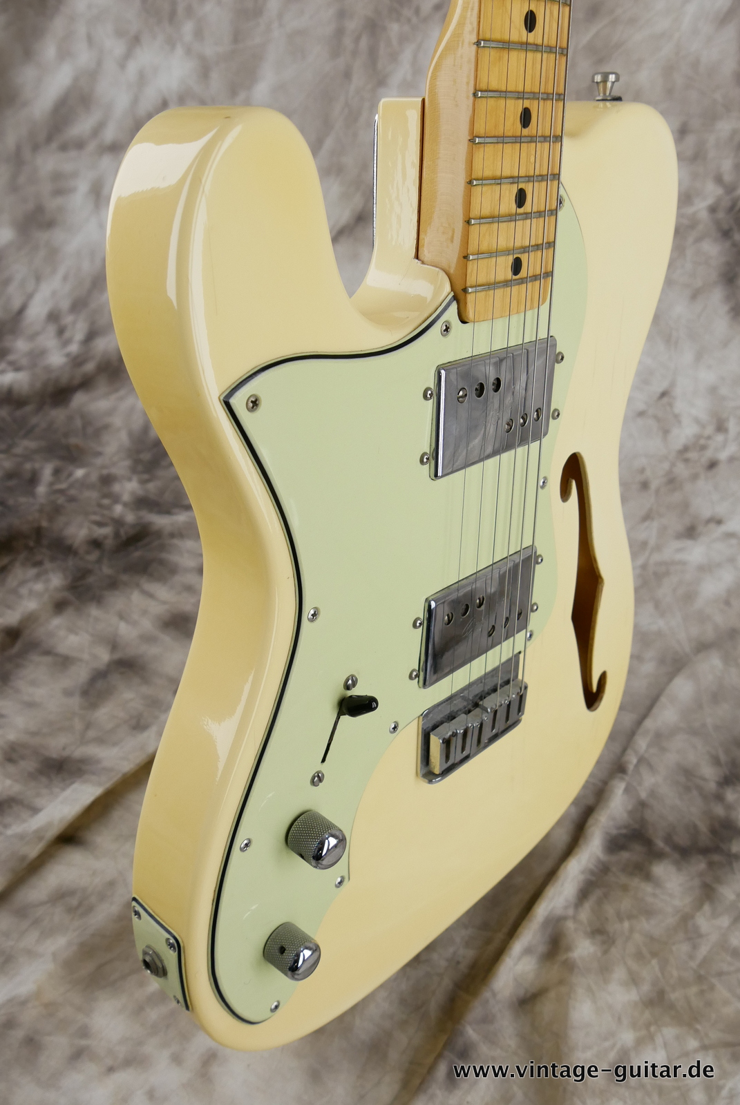 img/vintage/5462/Fender_Telecaster_Thinline_lefthand_olympic_white_USA_1978-005.JPG