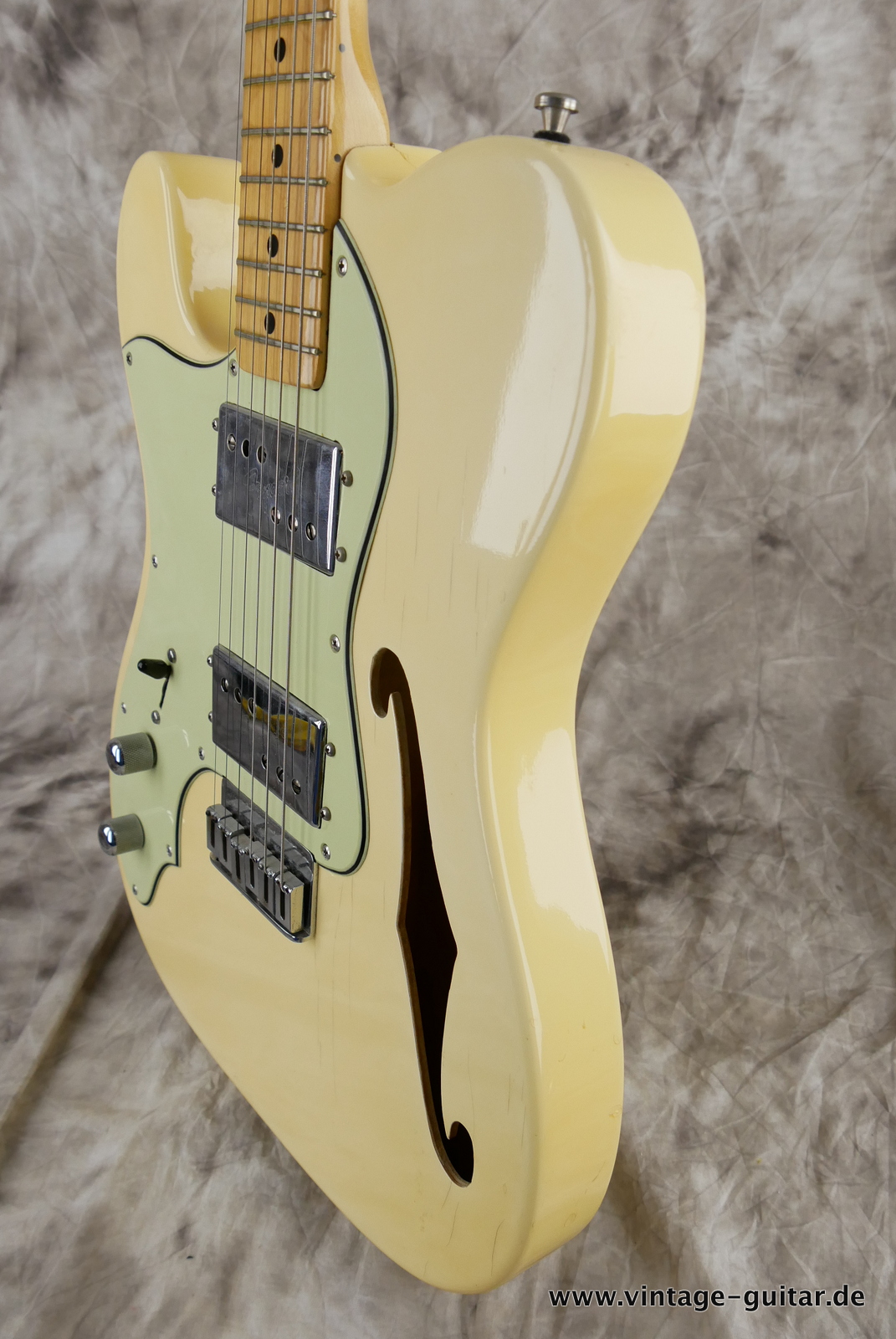 img/vintage/5462/Fender_Telecaster_Thinline_lefthand_olympic_white_USA_1978-006.JPG