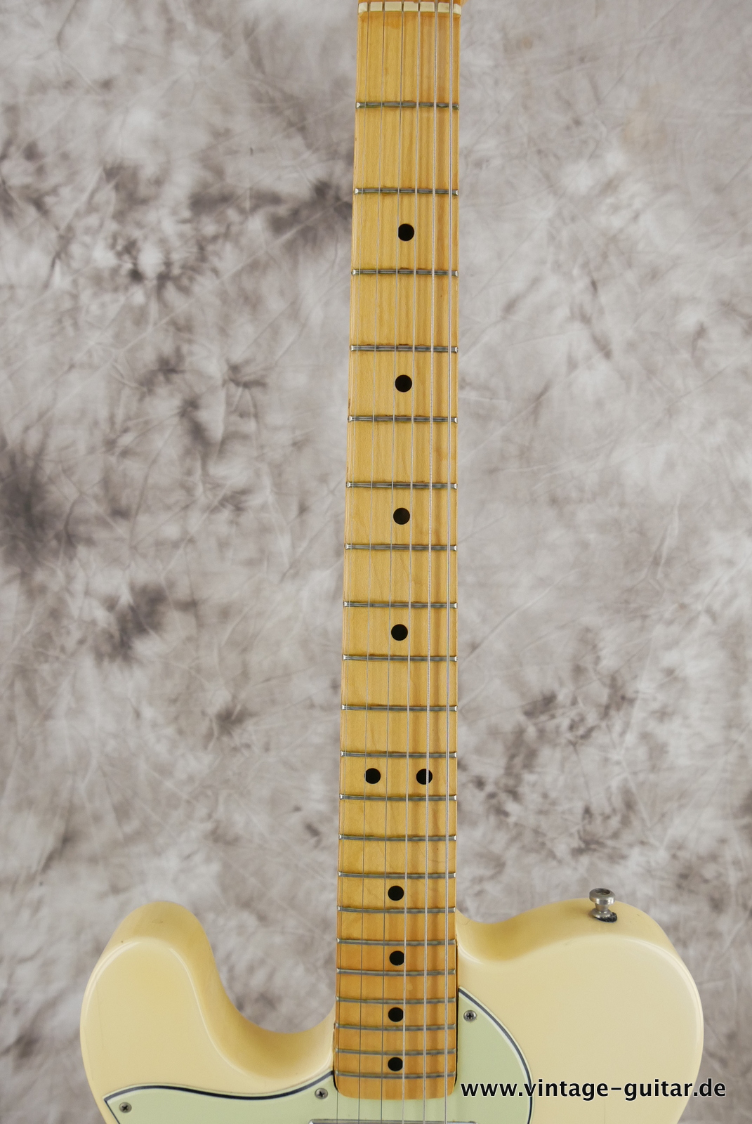 img/vintage/5462/Fender_Telecaster_Thinline_lefthand_olympic_white_USA_1978-011.JPG