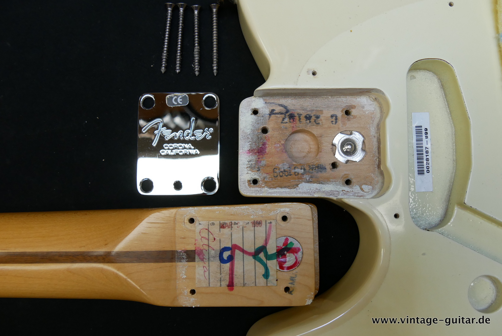 img/vintage/5467/Fender_Telecaster_Standard_1999_olypic_white_left_handed-013.JPG