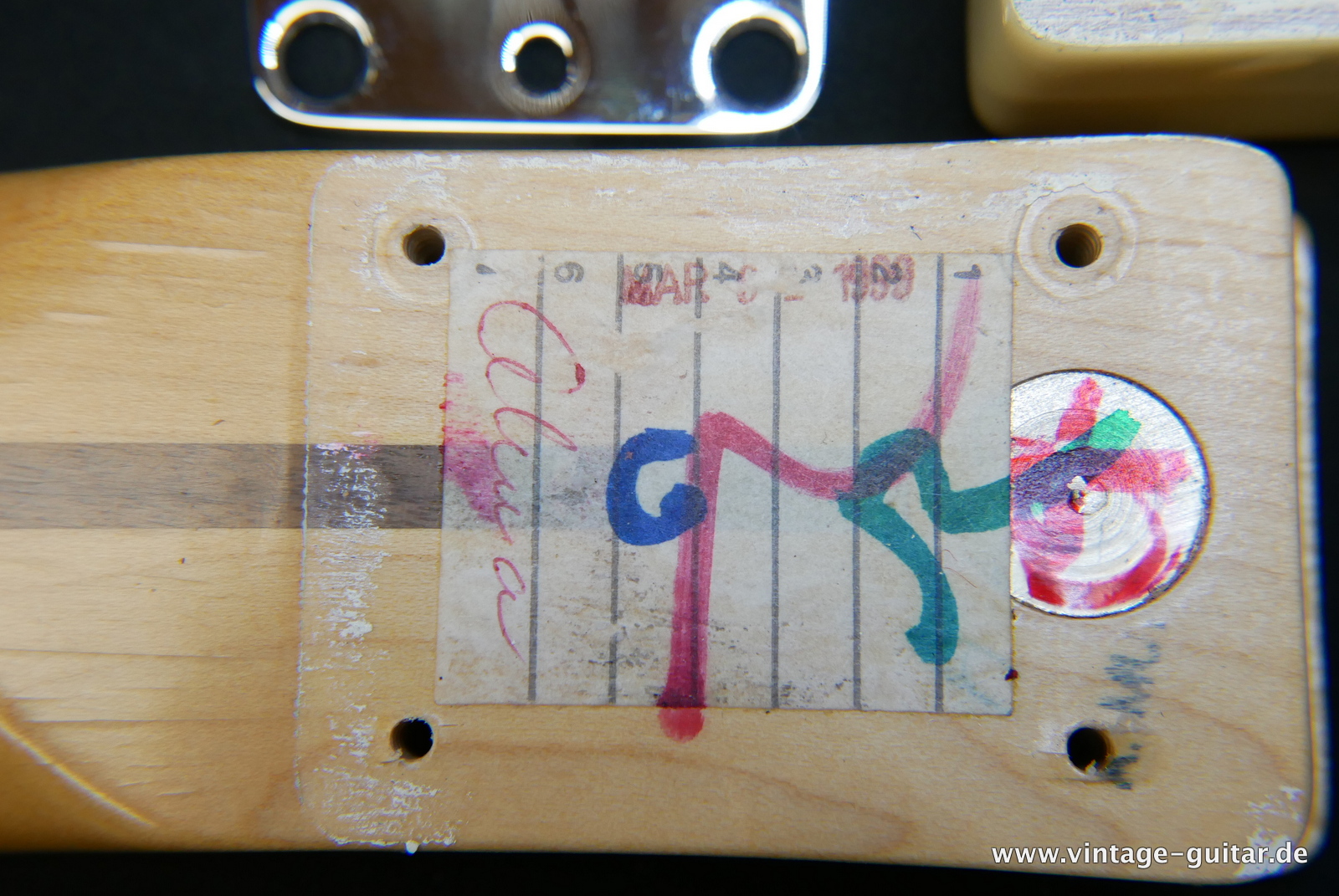 img/vintage/5467/Fender_Telecaster_Standard_1999_olypic_white_left_handed-015.JPG