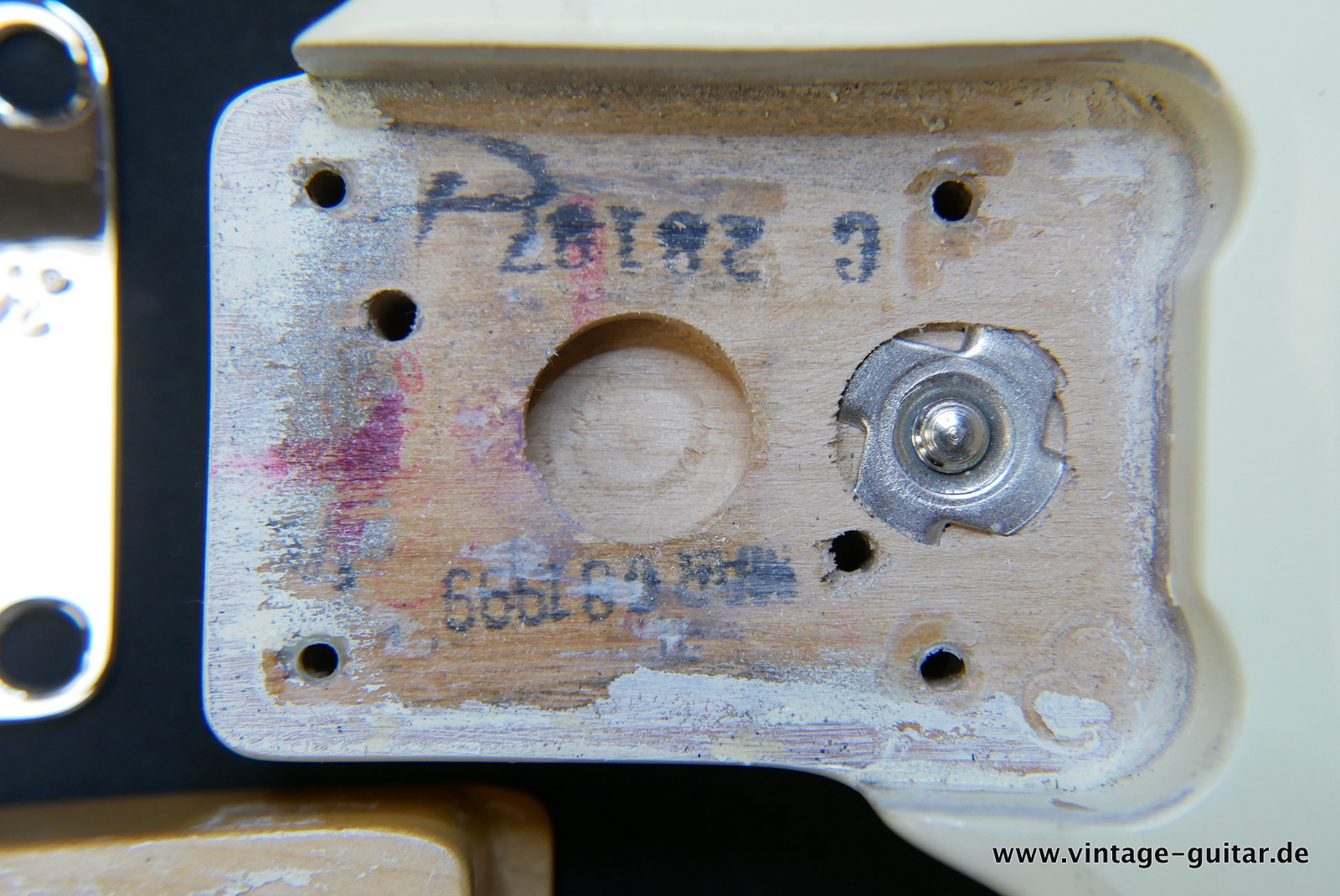 img/vintage/5467/Fender_Telecaster_Standard_1999_olypic_white_left_handed-016.JPG