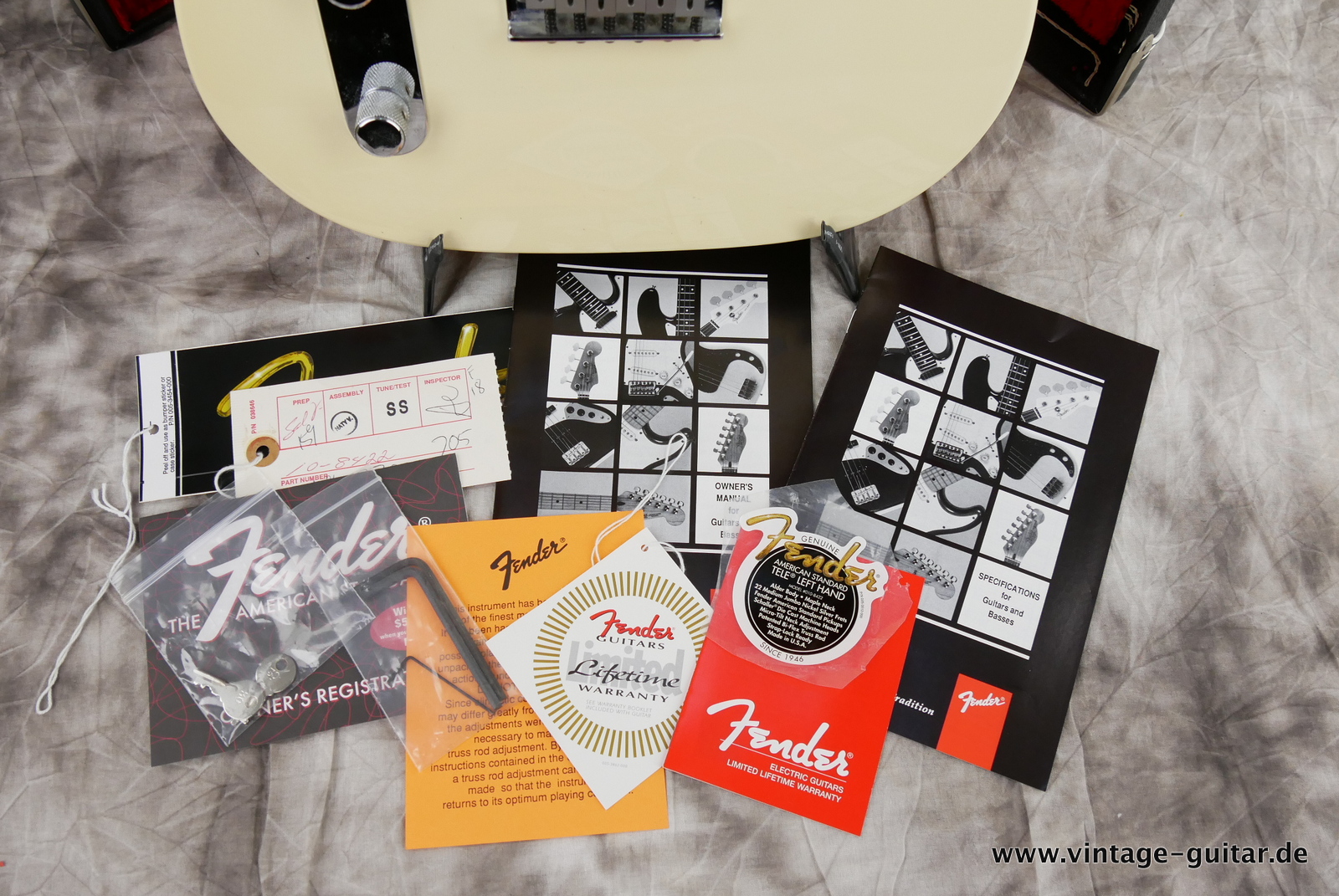 img/vintage/5467/Fender_Telecaster_Standard_1999_olypic_white_left_handed-020.JPG