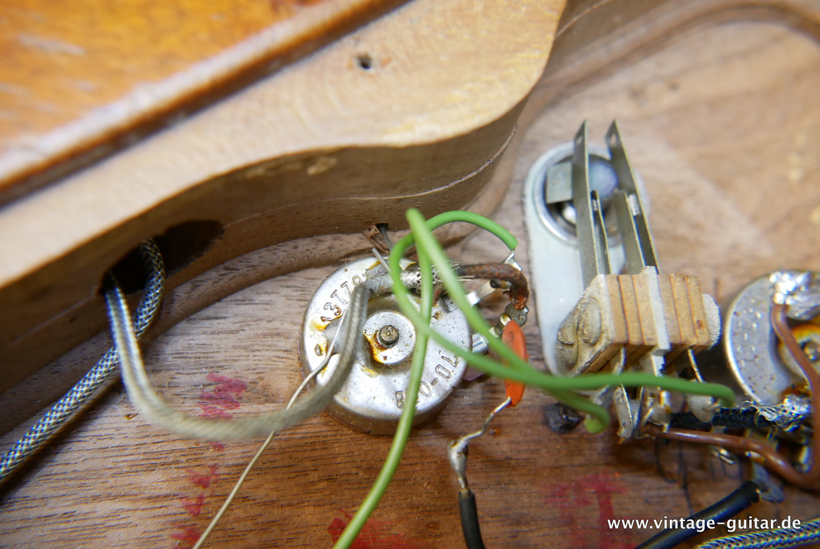 Gibson-The-Paul-Bigsby-added-1979-walnut-017.JPG