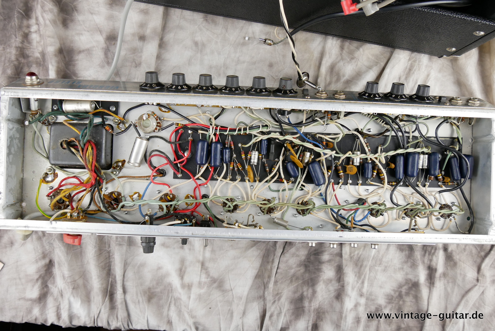 Fender_Vibrolux_Reverb_silverface_1980-019.JPG