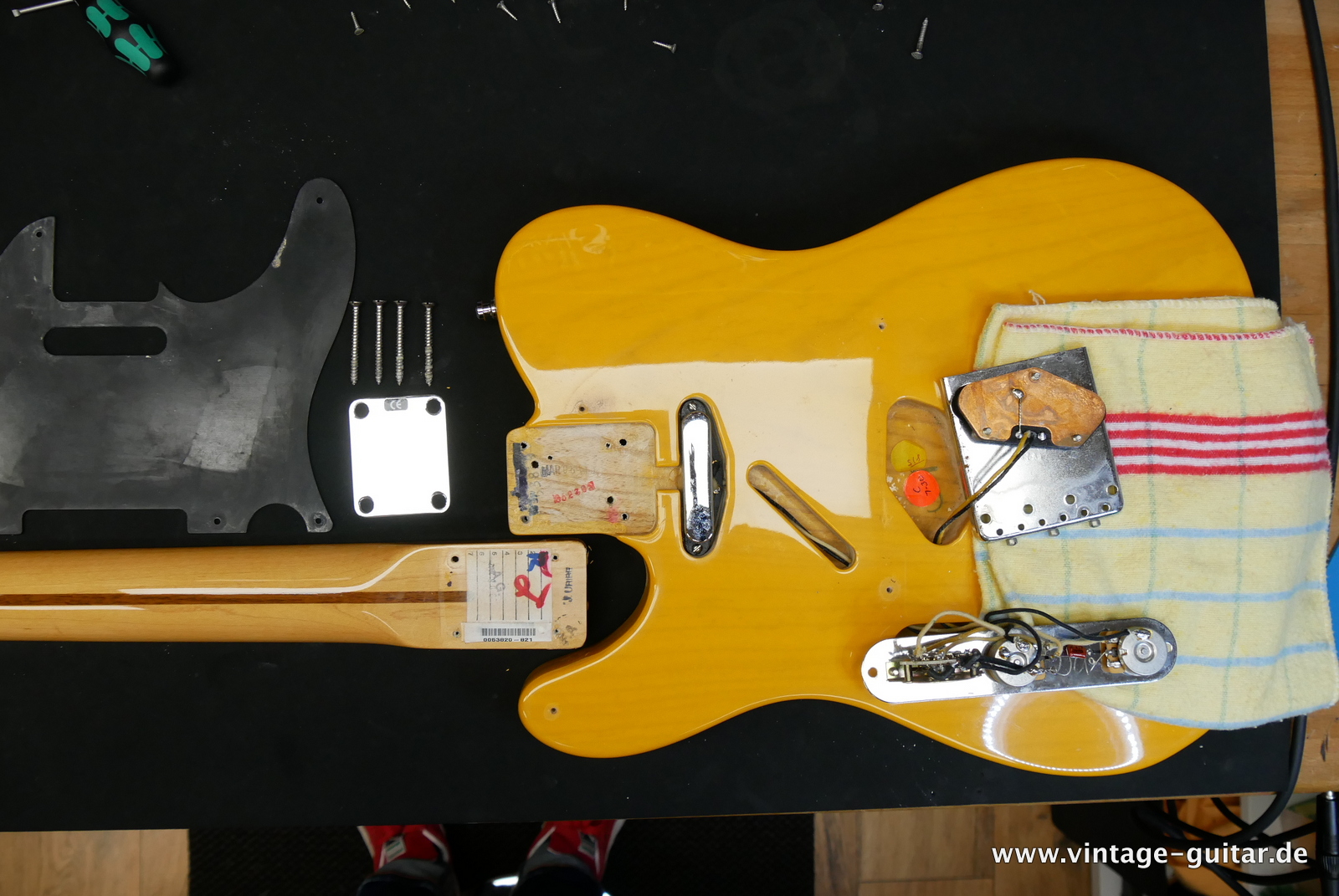 img/vintage/5472/Fender_Telecaster_52_reissue_2002_blond_USA-013.JPG