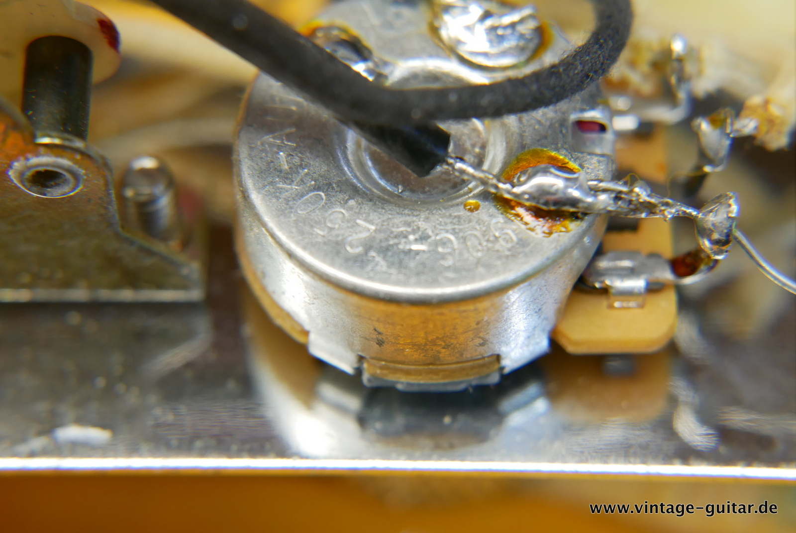 img/vintage/5472/Fender_Telecaster_52_reissue_2002_blond_USA-019.JPG