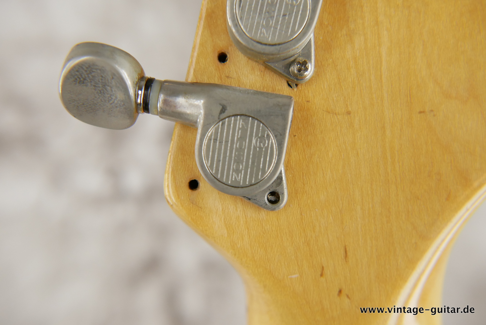 Fender-Stratocaster-lefthand-1976-seafoam-green-refinish-015.JPG