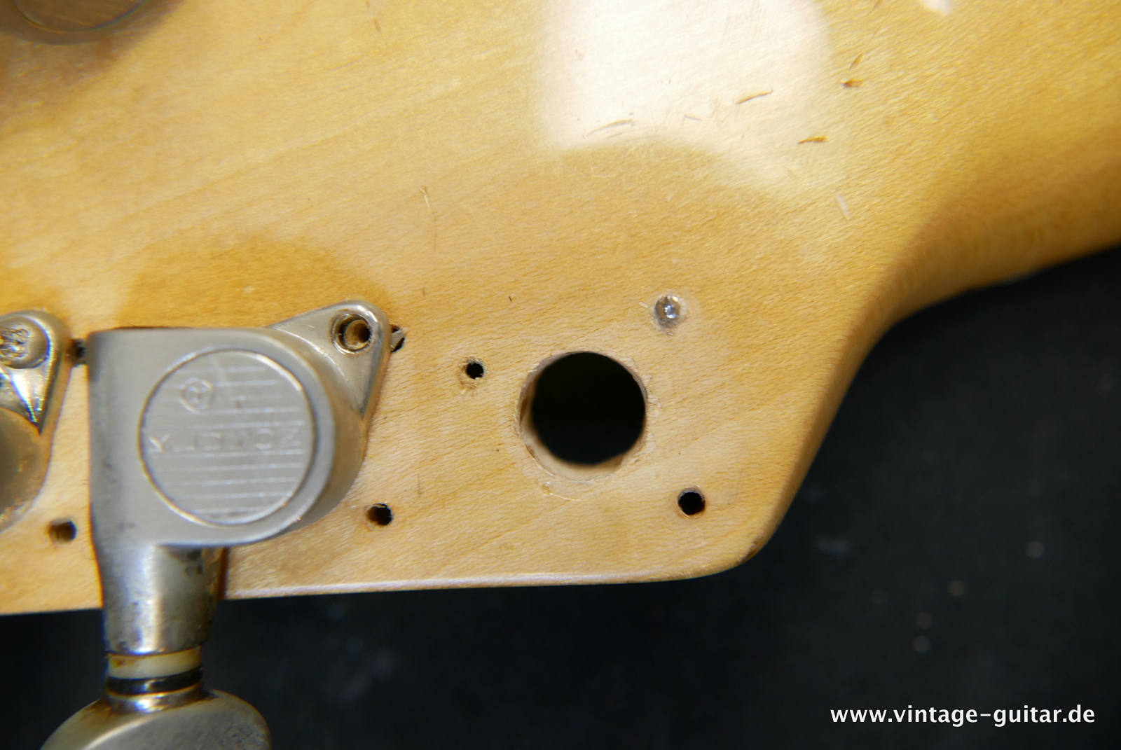 Fender-Stratocaster-lefthand-1976-seafoam-green-refinish-016.JPG