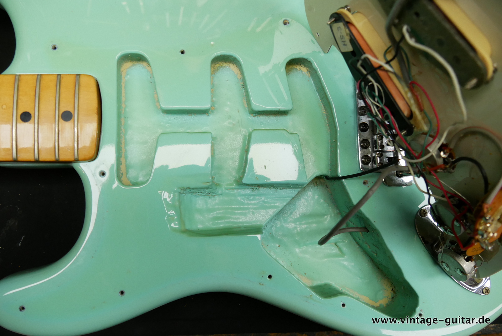 Fender-Stratocaster-lefthand-1976-seafoam-green-refinish-018.JPG