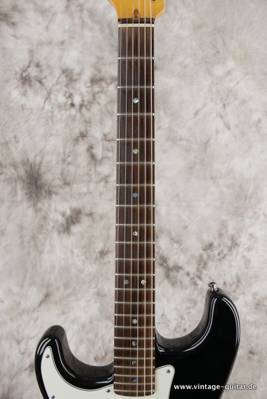 img/vintage/5477/Fender_Stratocaster_american_deluxe_black_1999_USA_rosewood-005.JPG