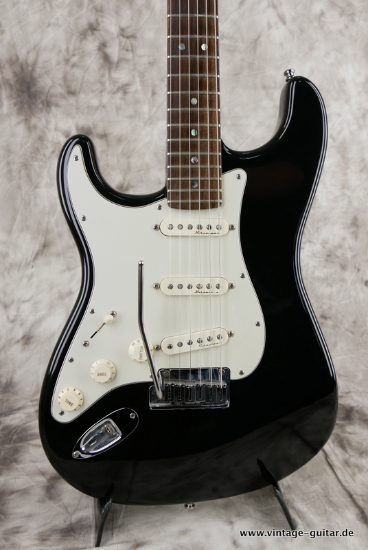 img/vintage/5477/Fender_Stratocaster_american_deluxe_black_1999_USA_rosewood-007.JPG