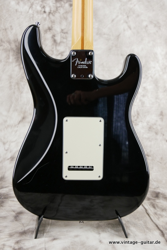img/vintage/5477/Fender_Stratocaster_american_deluxe_black_1999_USA_rosewood-008.JPG