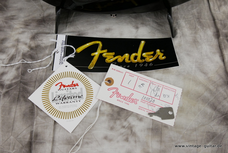 img/vintage/5477/Fender_Stratocaster_american_deluxe_black_1999_USA_rosewood-018.JPG