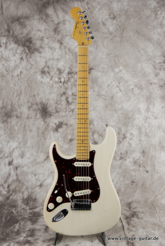Fender_Stratocaster_American_deluxe_2001_Left_hand_blond_USA-001.JPG
